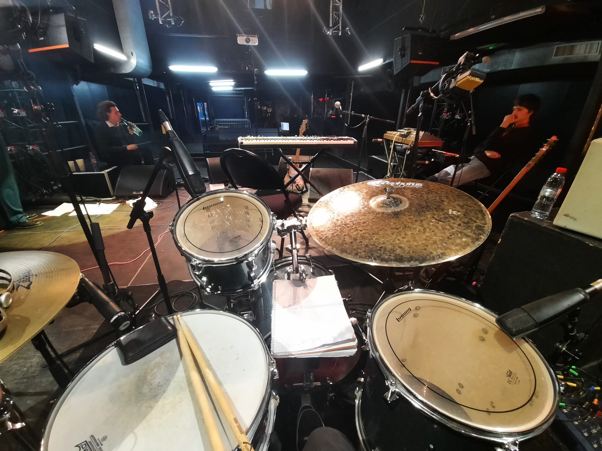 Enregistrement de batterie à Paris, pour morceaux, EP et albums. Batteur professionnel - Live