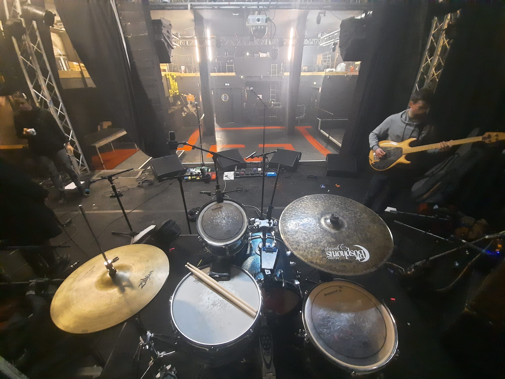 Enregistrement de batterie à Paris, pour morceaux, EP et albums. Batteur professionnel - Live