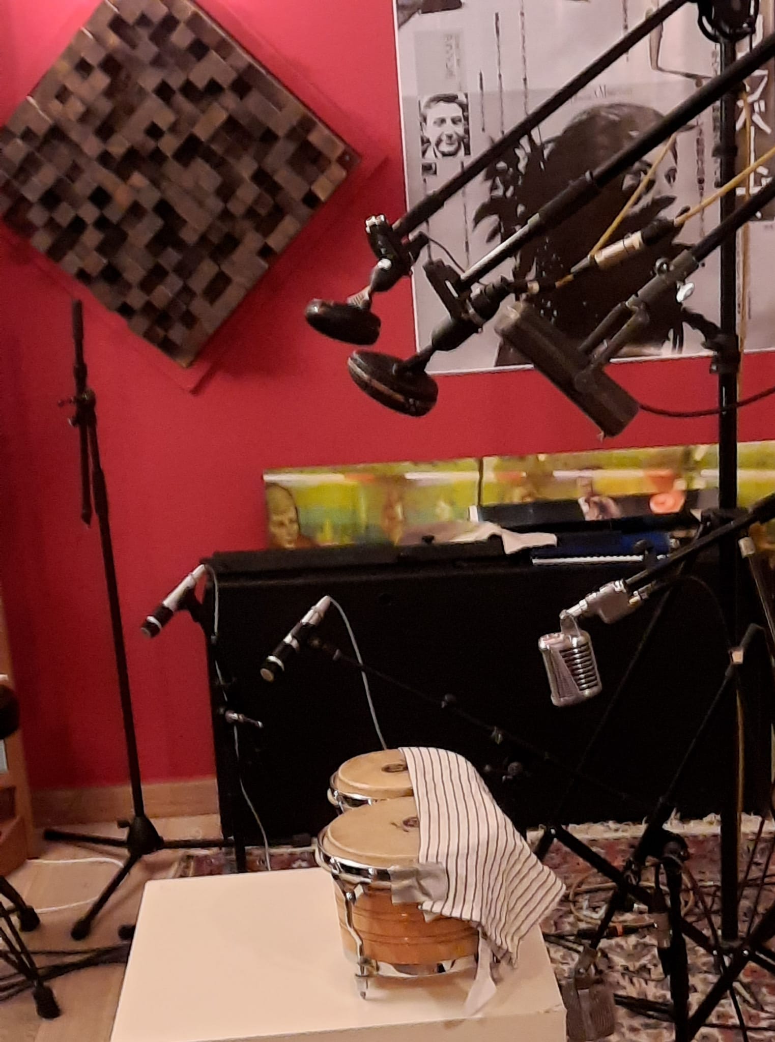 Enregistrement de batterie à Paris, pour morceaux, EP et albums. Batteur professionnel - Live