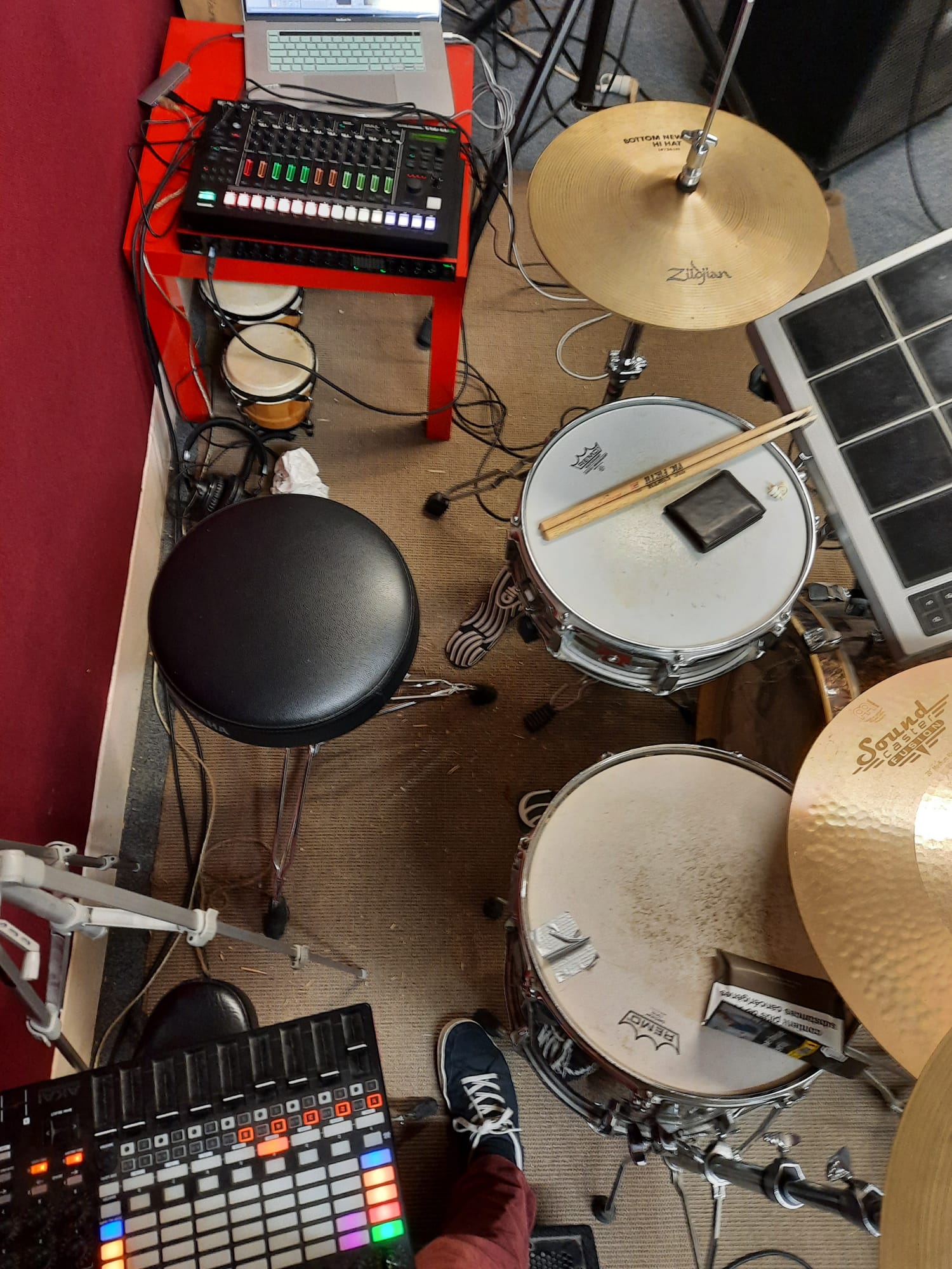 Enregistrement de batterie à Paris, pour morceaux, EP et albums. Batteur professionnel - Live