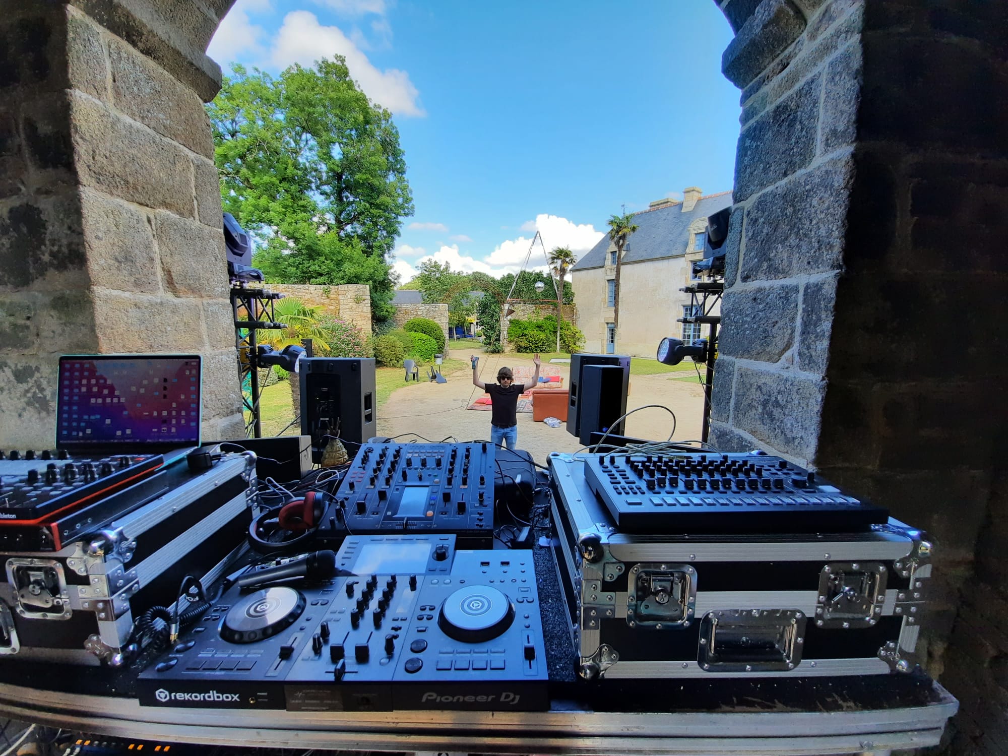 Enregistrement de batterie à Paris, pour morceaux, EP et albums. Batteur professionnel - Live